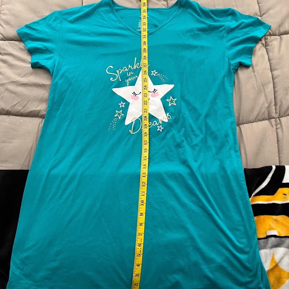 Woman’s long nightshirt - Picture 7 of 10
